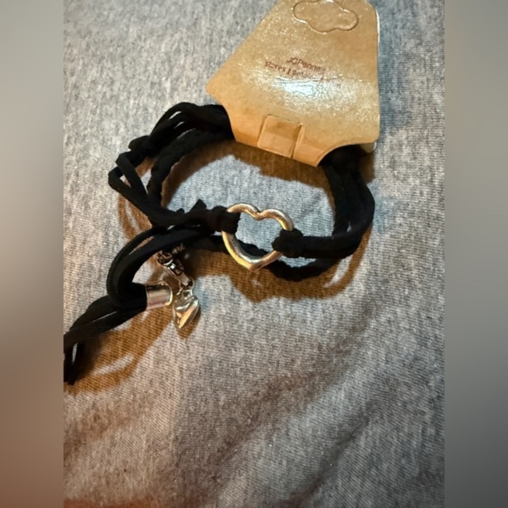 Arizona Jean Company Black Heart Tassle Charm Bracelet